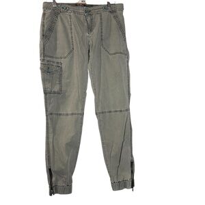 Guess women’s Green Cargo‎ Jogger Pant size 8 zippered leg